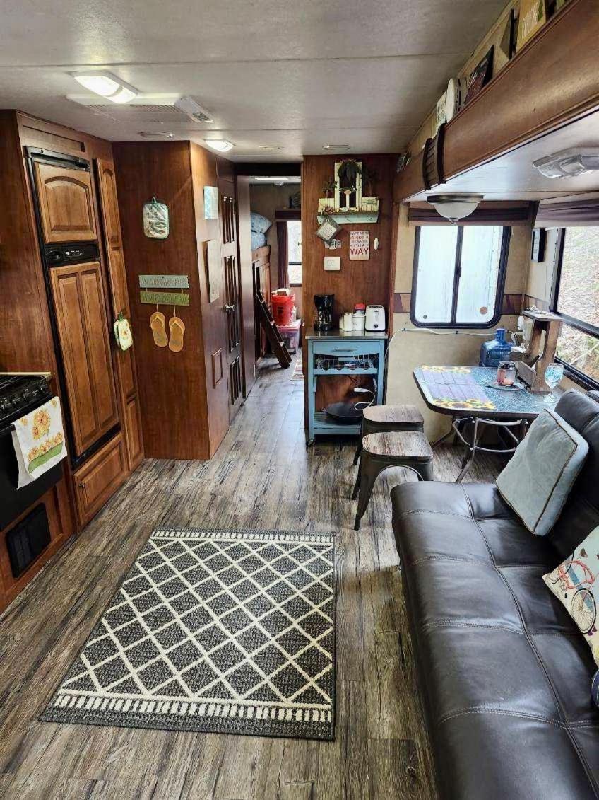 ホテル Rv Adventure Roscoe Pet Friendly エクステリア 写真