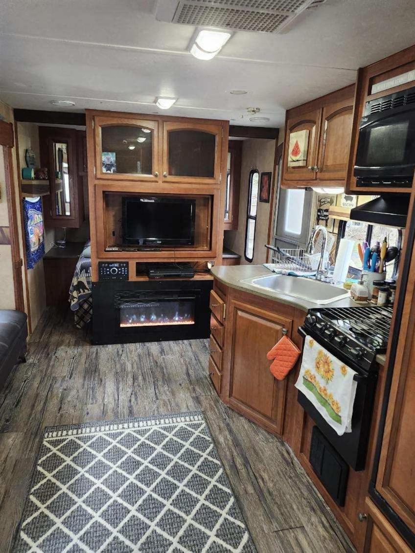 ホテル Rv Adventure Roscoe Pet Friendly エクステリア 写真